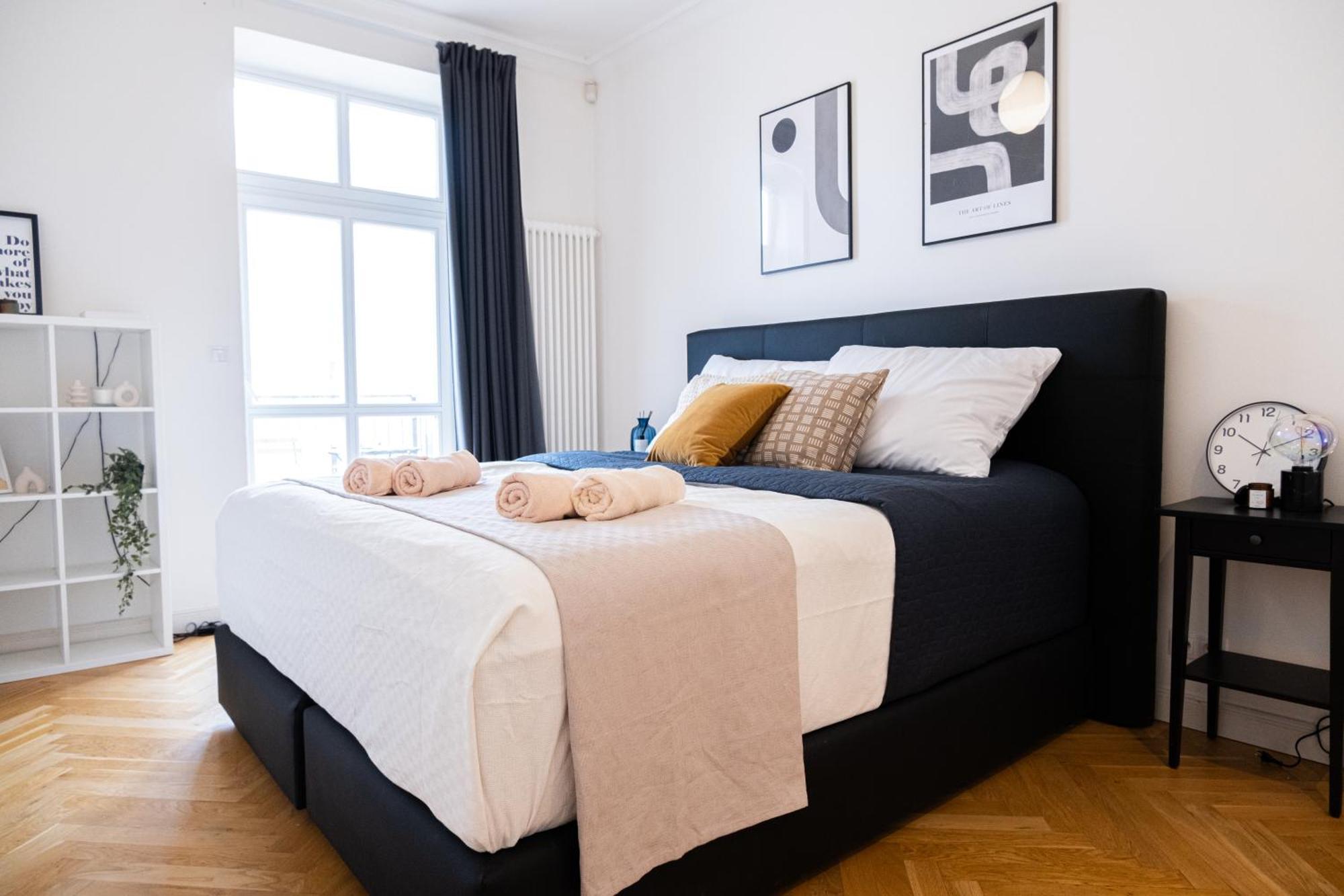 Spacious Near Castle * Prag